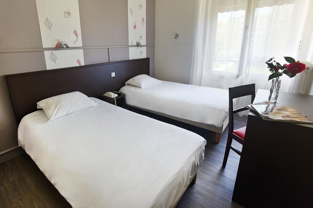 Hotel Les Pecheurs Lorient Room photo