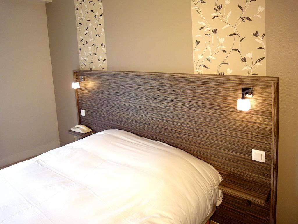 Hotel Les Pecheurs Lorient Room photo