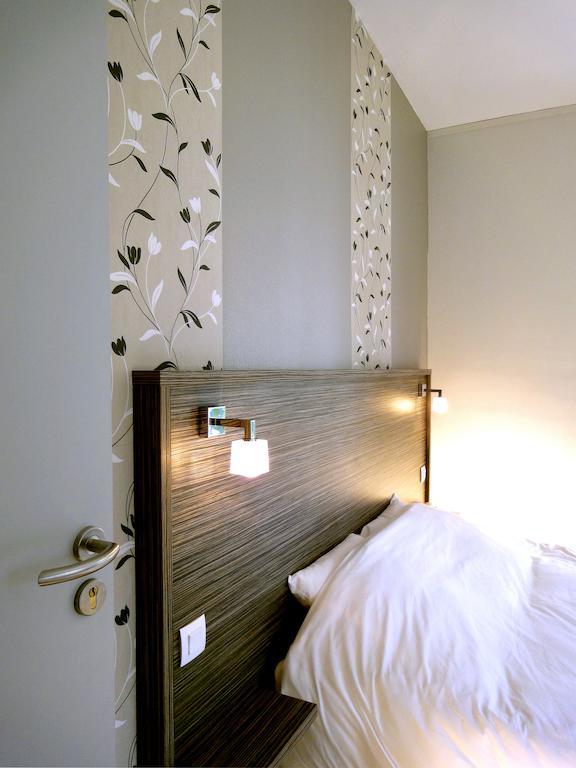 Hotel Les Pecheurs Lorient Room photo