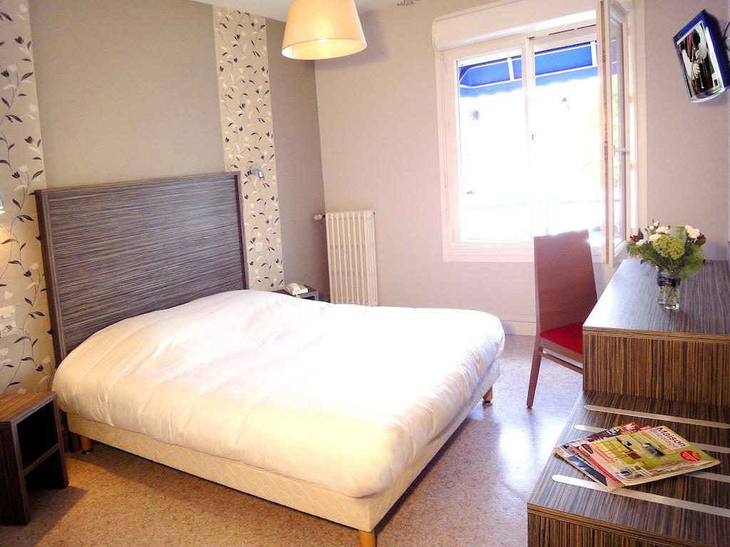 Hotel Les Pecheurs Lorient Room photo